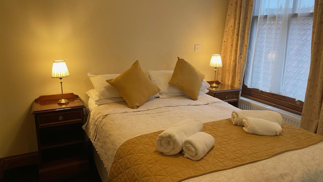 Crown Hotel سوق داونهام المظهر الخارجي الصورة