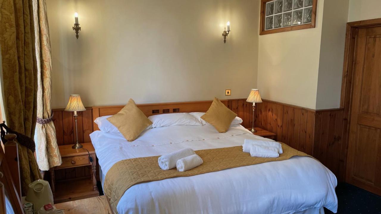 Crown Hotel سوق داونهام المظهر الخارجي الصورة
