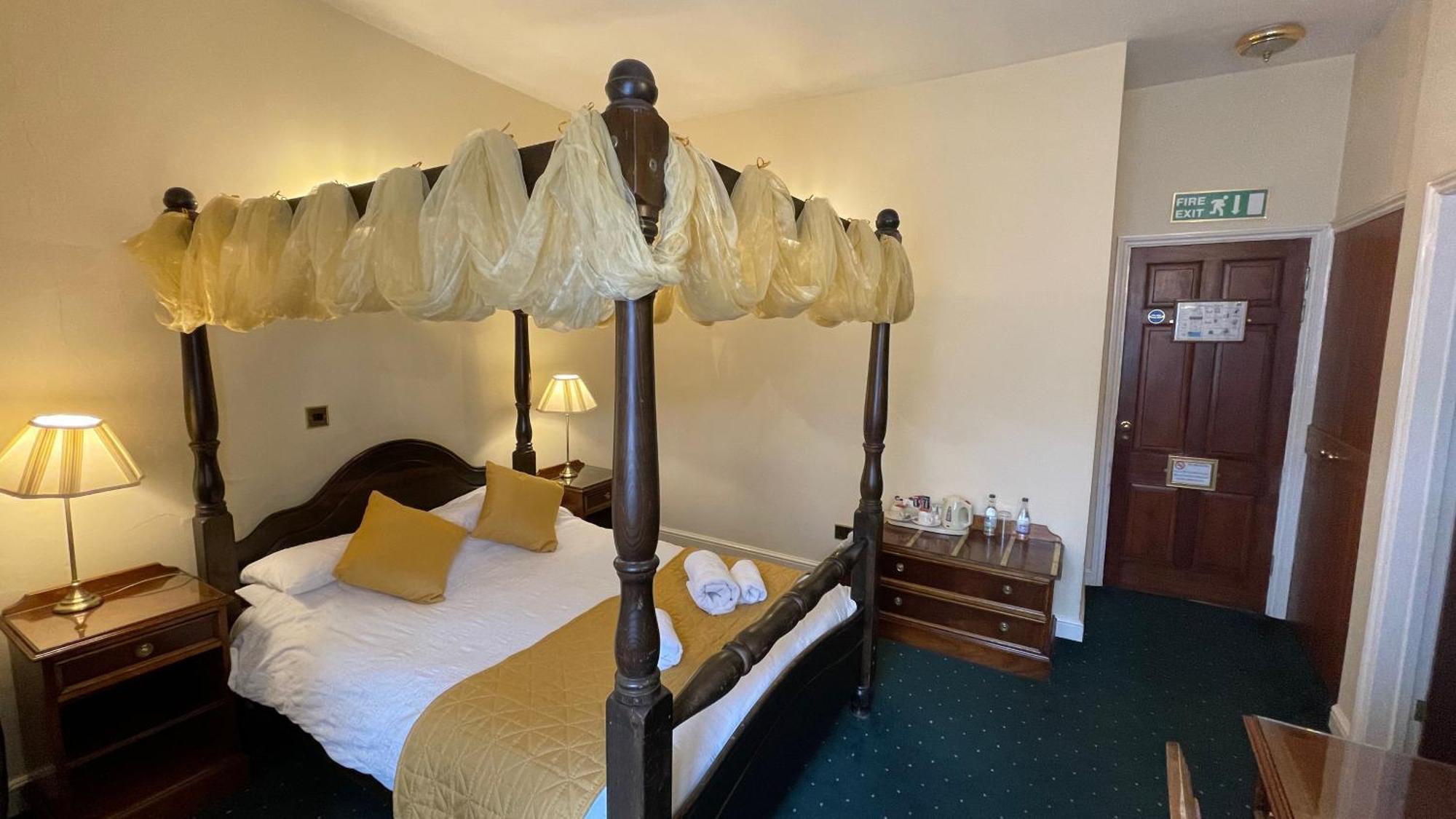 Crown Hotel سوق داونهام المظهر الخارجي الصورة